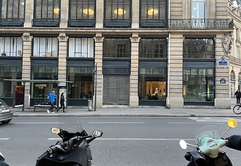 Corner Boutique - Prime Location - Place des Victoires - Ideal Pop-Up Store / FW Showroom - Image 2