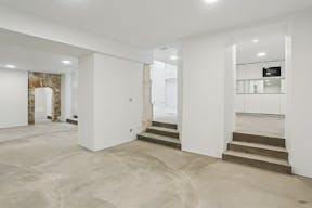 Espace showroom / �v�nement : verri�re, volume et design �pur� - Image 8