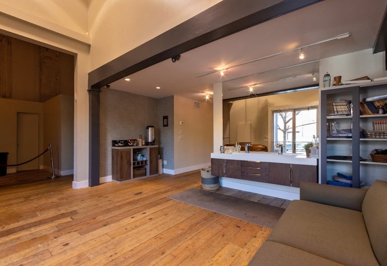 Chic, open loft for film shoots and events! - Image 2