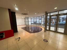 Big flagship store near Champs Elys�e - 800m2 - pop-up store - showroom - Image 0