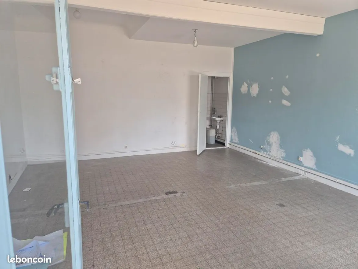 Local commercial de 30 m² idéal pour une boutique éphémère (Pop-Up Store). - Image 2