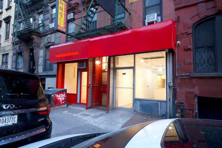 Eye-Catching White box Space: Art, Parties, Events, and Pop-Ups in Prime Lowe East side, Chinatown Near SoHo with Extra Room - Image 0
