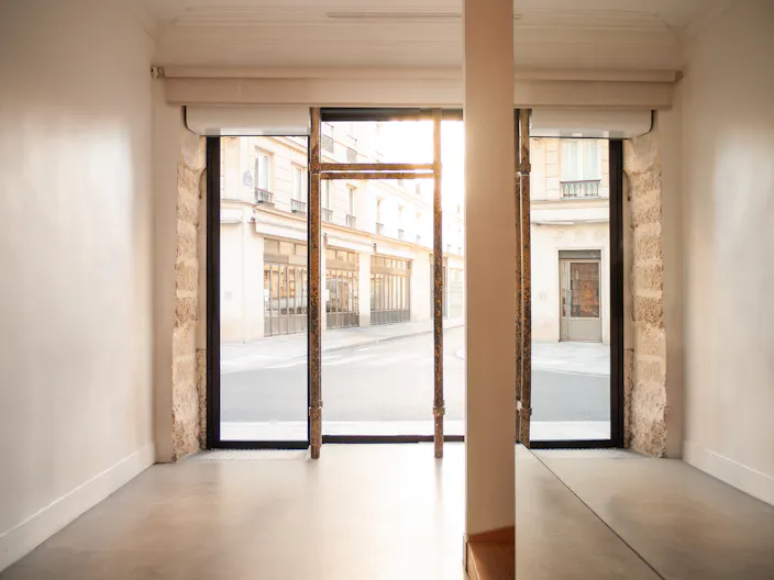 Stunning showroom near the Louvre - Image 1