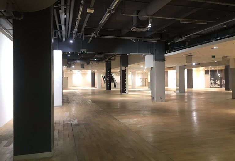 Unique and Atypical Space in Paris - Former Shopping Mall - Image 4