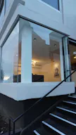 Prime retail location - Elegant boutique and salon located on Melrose, next to the pink wall - Image 2