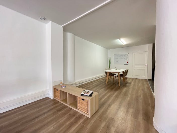 Galerie / Espace bureau / reception / co-working/ tout confort / village en bord de mer / 10 minutes Cannes - Image 1
