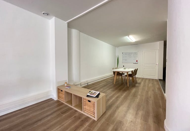Galerie / Espace bureau / reception / co-working/ tout confort / village en bord de mer / 10 minutes Cannes - Image 1