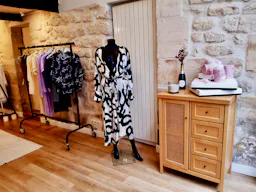 Gallery Atelier Showroom & Boutique • Pretty Chic Versatile Design • Rue Meslay - Haut Marais - Image 8