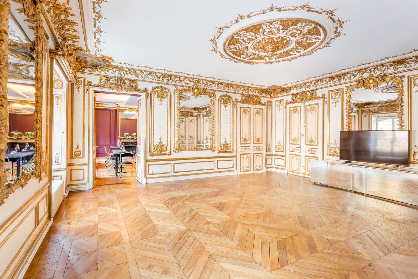 Unique 190 sqm Showroom near Place de la Concorde, Paris