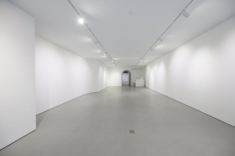 A sun-drenched, spacious storefront nestled in the heart of Midtown Manhattan. - Image 4