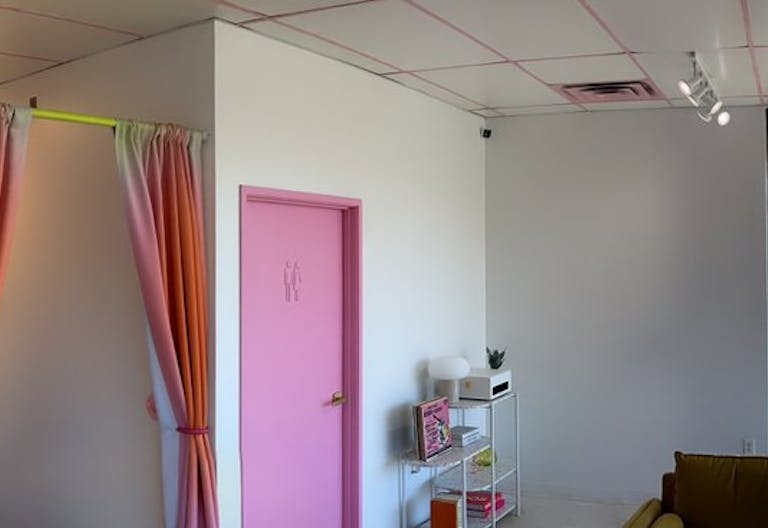 Modern & Bright Creative Space - Image 4