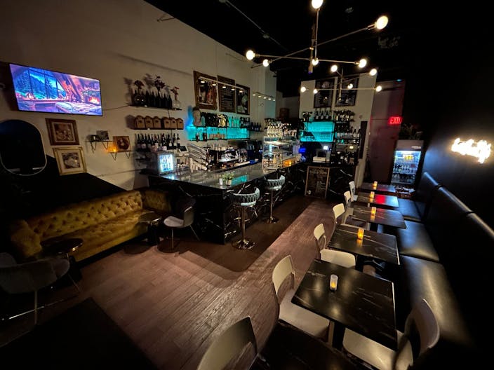 Intimate Williamsburg Cafe & Bar Social House - Image 3