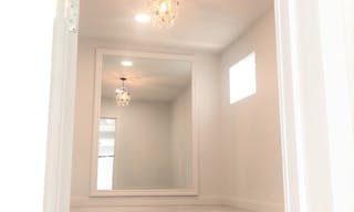 Beverly Hills Fashion Showroom/Retail Shop Space - Image 23