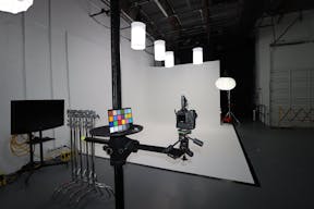 Miami Photo/Video Studio with Cyc Wall and Kitchen - Image 2