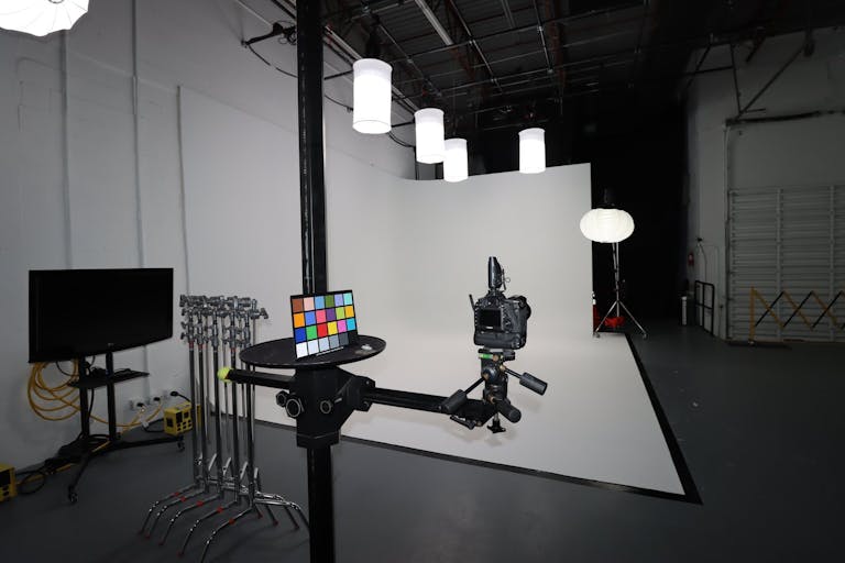 Miami Photo/Video Studio with Cyc Wall and Kitchen - Image 2
