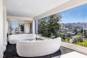 Villa in Beverly Hills - Pool - Scenic Outlook - Image 13
