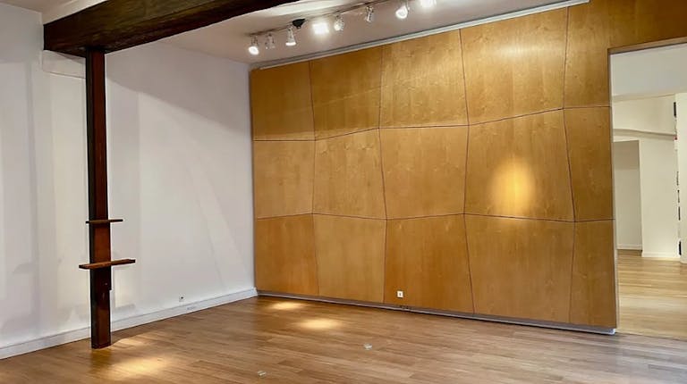 Smart Gallery in le Marais - Image 2