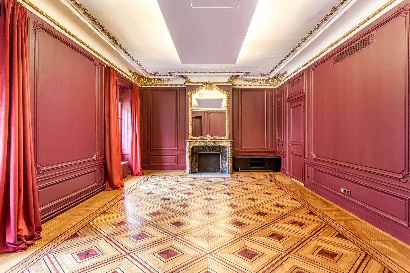 Unique 190 sqm Showroom near Place de la Concorde, Paris