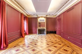 Unique Showroom at Place de la Concorde - Image 7