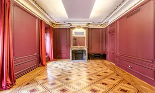 Unique Showroom at Place de la Concorde - Image 7