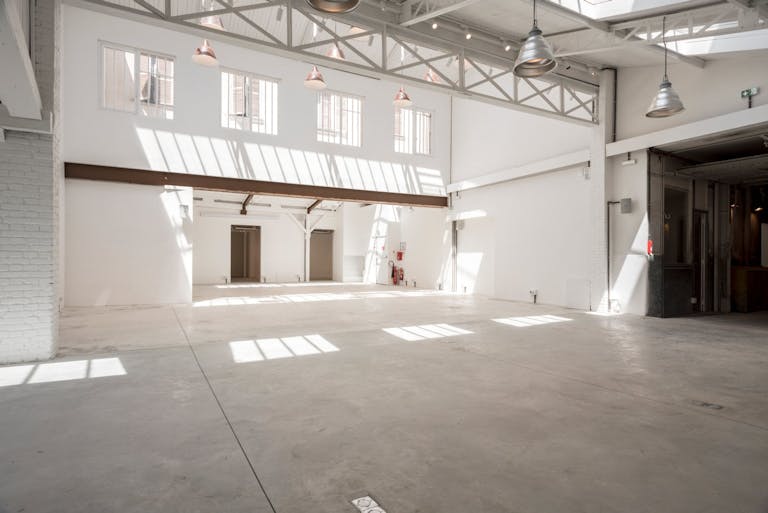 Showroom Boutique in Canal Saint Martin - Image 1