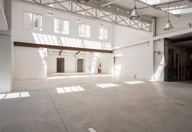 Showroom Boutique in Canal Saint Martin - Image 1