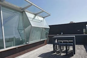 Modern SOMA building with Atrium and Rooftop Patio - Image 5