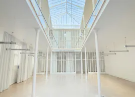 Loft industriel avec verrière zénithale - Image 1