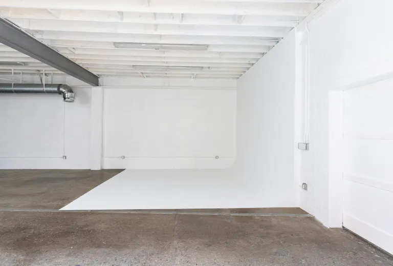 Studio in Los Angeles - Image 2