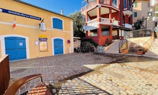 Galerie / Espace bureau / reception / co-working/ tout confort / village en bord de mer / 10 minutes Cannes - Image 2