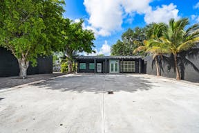 SHOWROOM GALLERY IN WYNWOOD/MIDTOWN - Image 5