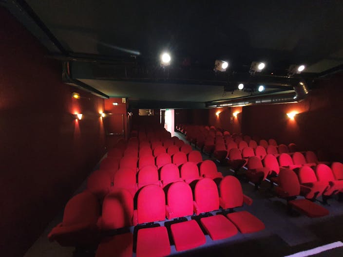 Local commercial d'environ 180m� - A deux pas du Triangle d'Or - Image 1