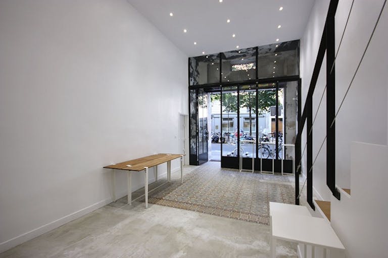 Chic Pop Up Boutique on rue de Turenne - Image 2