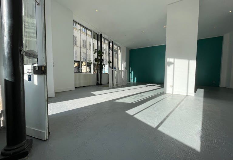 Boutique Canal Saint Martin - Image 2