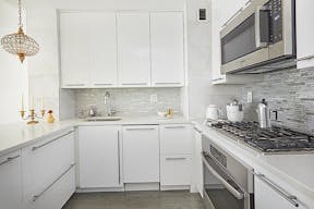 Bohemian meets Vintage apartment - Natural Light, Mantle & Brass Vintage Pieces - Image 11