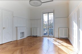 Apartment for Rent - Paris 8th Near Triangle d'Or - Ideal Showroom / Office - Image 3
