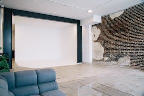 Echo Park Retail Space with High Street Visibility and Photo Studio - Image 1