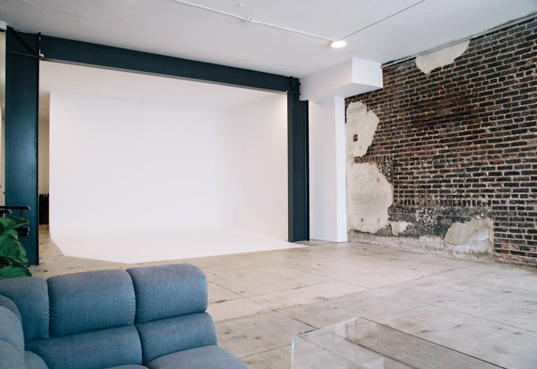 Echo Park Retail Space with High Street Visibility and Photo Studio - Image 1