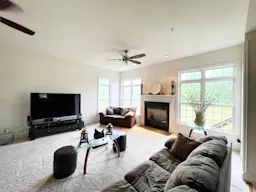DMV?s Spacious Wooded Estate S - Image 8
