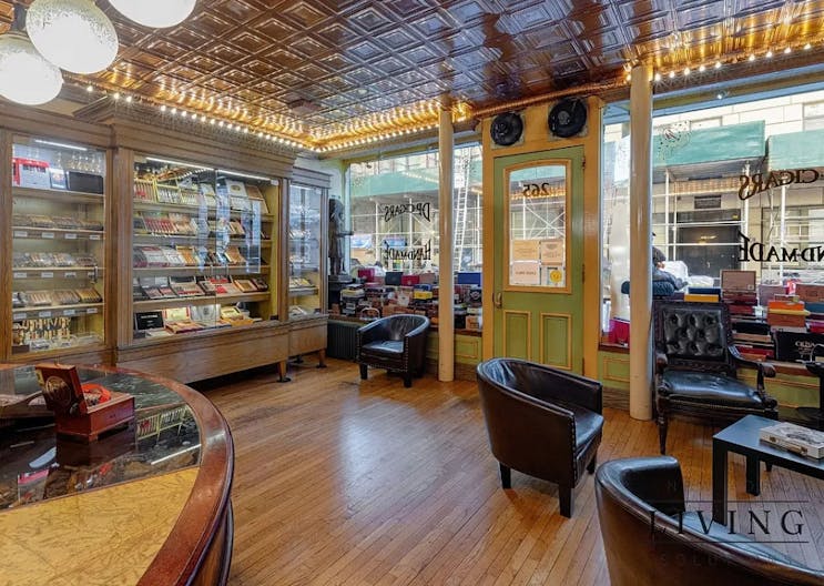 Elegant Midtown South Pop-Up Retail Space: A Blend of History and Versatility - Image 0