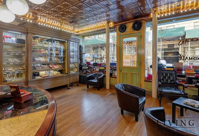 Elegant Midtown South Pop-Up Retail Space: A Blend of History and Versatility - Image 0