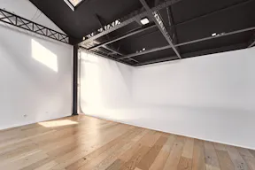 Studio photo, showroom - Image 9