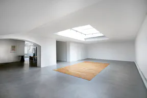 Place des Vosges Show Room - Image 3