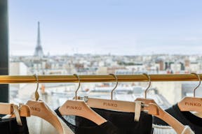 Showroom mode avec vue Tour Eiffel – Paris 17 – 195m² lumineux - Image 0