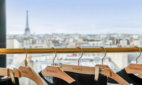 Showroom mode avec vue Tour Eiffel – Paris 17 – 195m² lumineux - Image 0