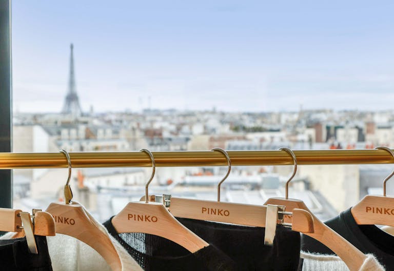 Showroom mode avec vue Tour Eiffel – Paris 17 – 195m² lumineux - Image 0