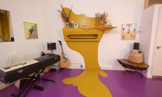 Colorful Spacious Garden Apartment - Image 4