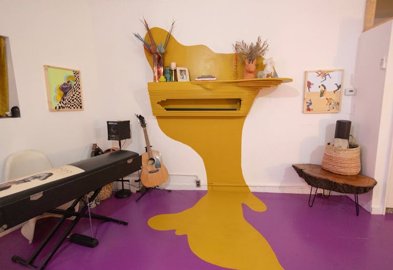 Colorful Spacious Garden Apartment - Image 4