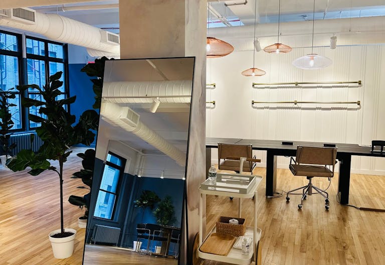 Luxury Apparel Showroom for High-End Fashion Brands - Image 4