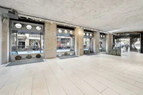Amazing Award Winning Showroom - Image 7